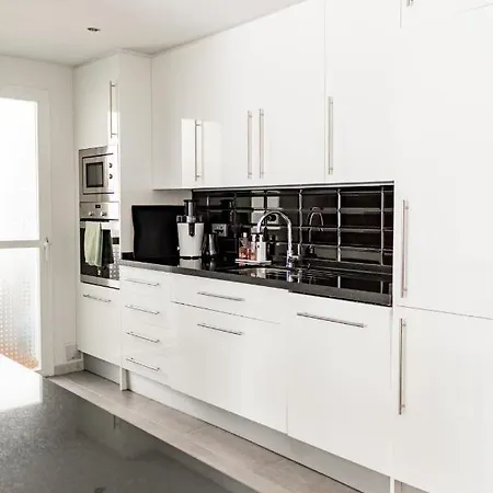 Side Family With 3 Spacious Bedrooms In San Pedro *