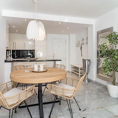 Side Family With 3 Spacious Bedrooms In San Pedro Marbella
