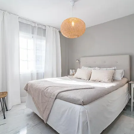 Side Family With 3 Spacious Bedrooms In San Pedro דירה מארבלה