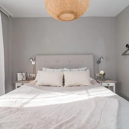 Side Family With 3 Spacious Bedrooms In San Pedro * מארבלה