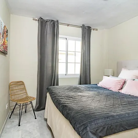 Side Family With 3 Spacious Bedrooms In San Pedro דירה *